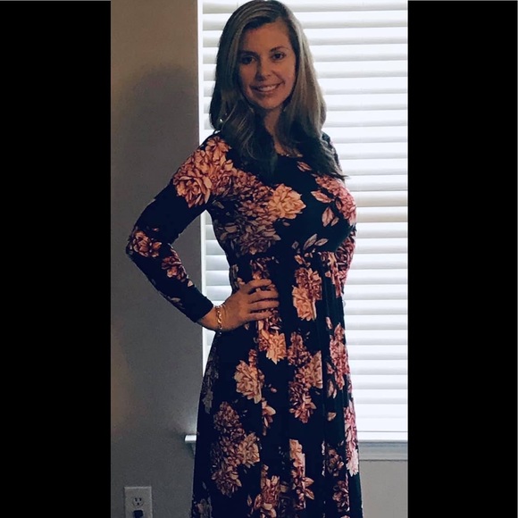 💕CLEARANCE 💕 Floral fit and flare dress - Picture 3 of 3